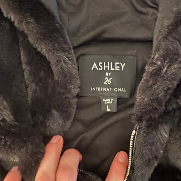 Ashley by 26 International Faux Fur Jacket - Picture 3 of 3